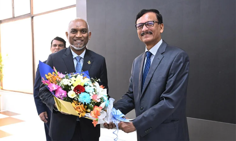 Maldivian President Muizzu Arrives in Dhaka for Bangladesh Cabinet Swearing-In