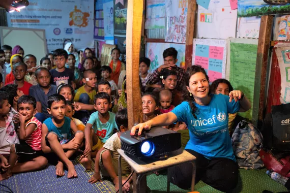 Bangladesh Approves UNICEF Programme to Educate Rohingya Children