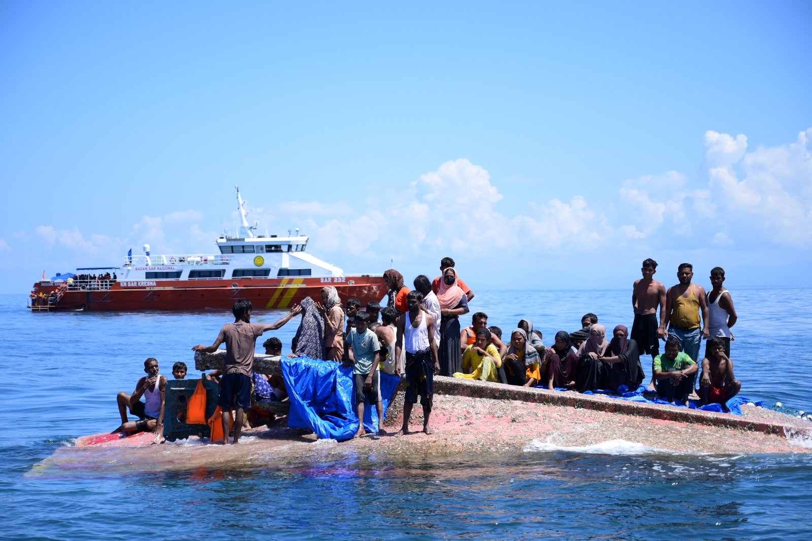 Eleven found dead in Thai-Malaysia search after Rohingya Migrant boat sinks