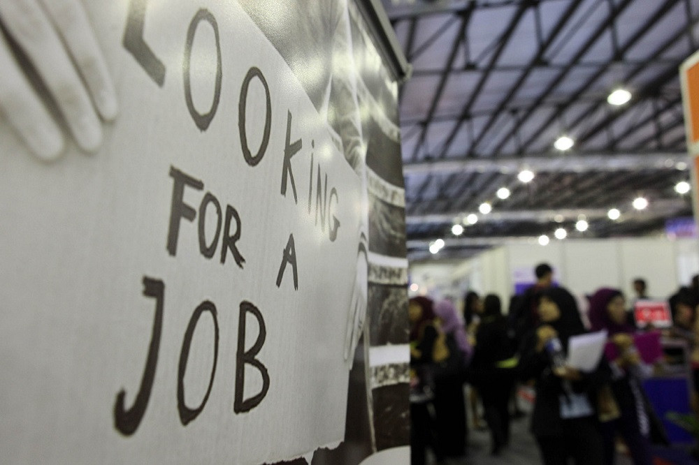 Indonesia’s Youth Unemployment Crisis Risks Long-Term Social Fallout : Report