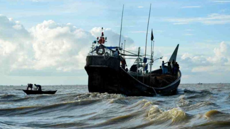 Myanmar Navy Releases 56 Bangladeshi Fishermen After Seizing Fish, Nets, and Food