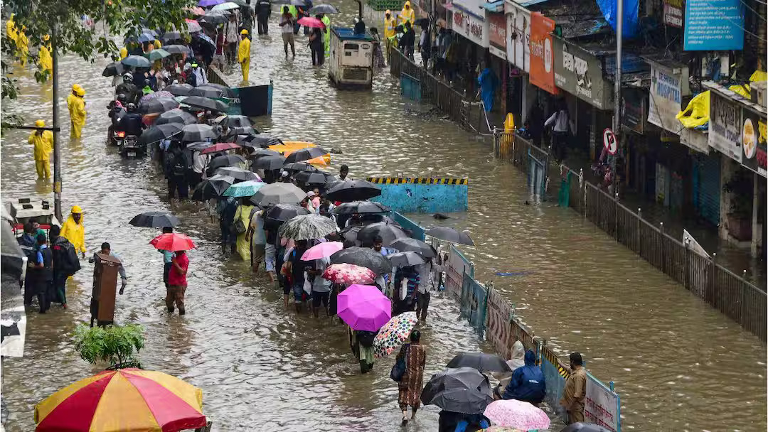 Red Alert in Mumbai After Heavy Rains Trigger Deadly Floods, Leave 10 Dead