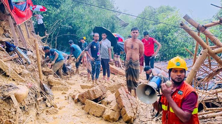 Eight Killed After Landslide Hits Girls' School in Bangladesh's Rohingya Refugee Camp