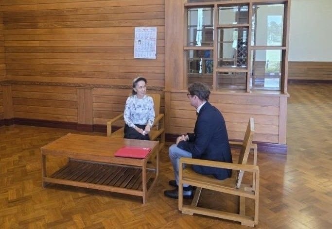 Detained Suu Kyi meets Red Cross official in Myanmar: President Office