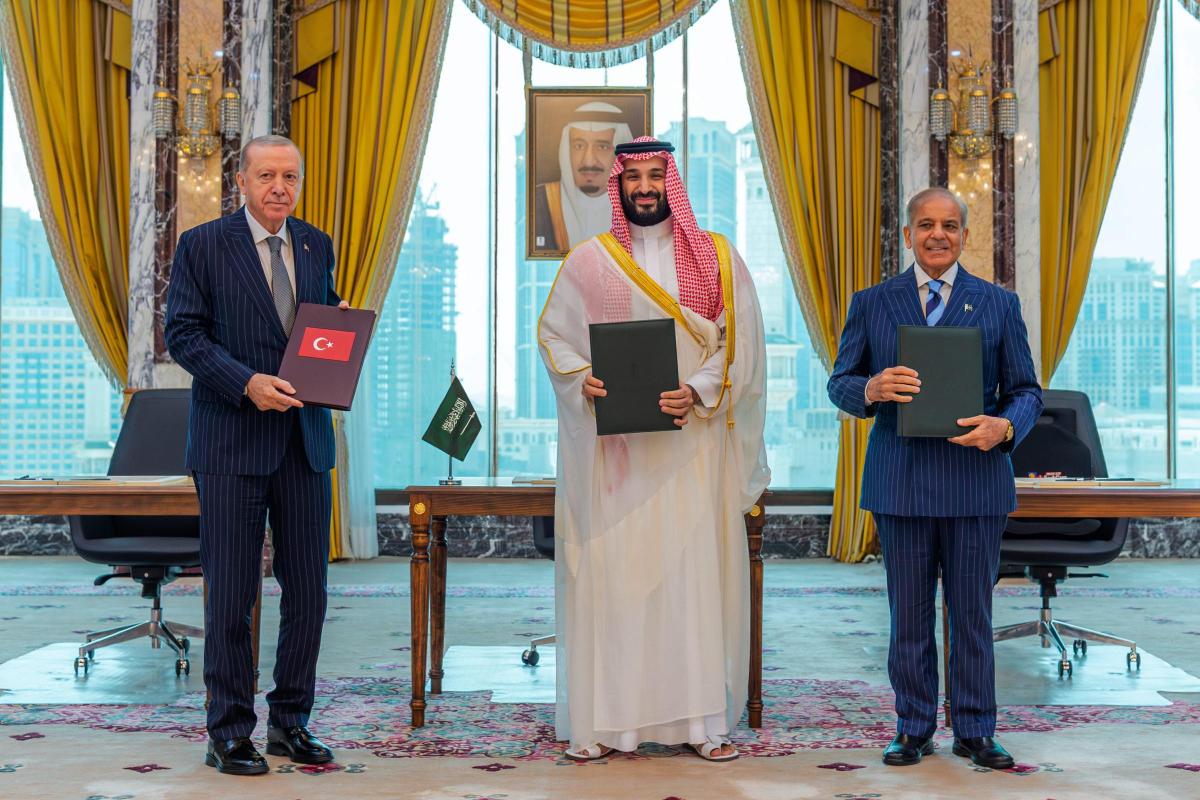 Saudi Arabia, Turkey and Pakistan Sign Defence Pact as Regional Tensions Rise