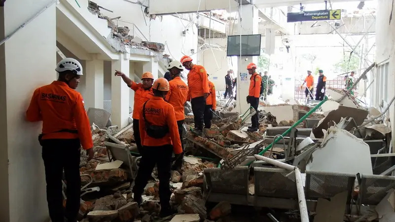 Powerful Earthquake Strikes Indonesia’s Flores, Killing 20 and Forcing Mass Evacuations 