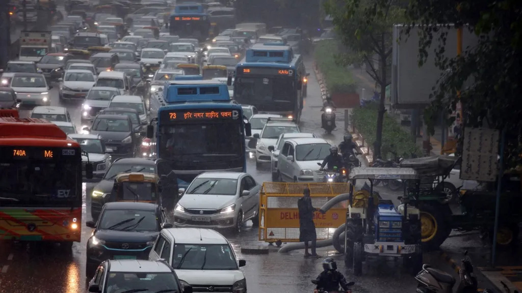 Delhi Hit by Another Spell of Heavy Rain as Red Alert Issued