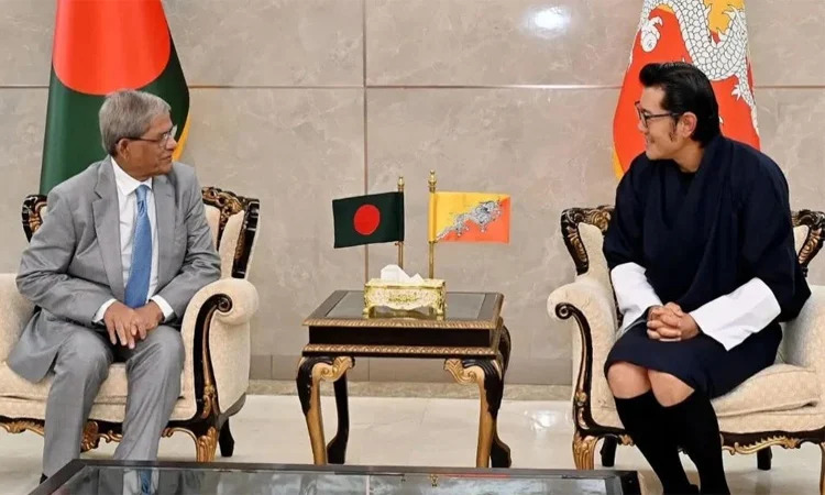 Bhutanese King makes brief stopover in Dhaka, meets Bangladesh President