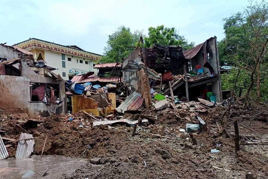 Myanmar attacks Thandwe from air and sea, forcing coastal residents to flee