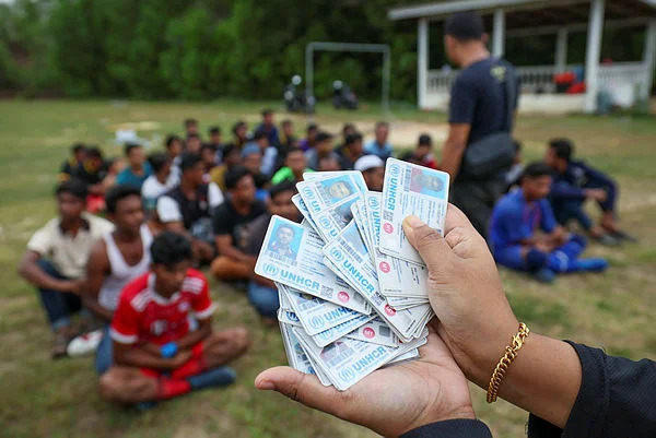 Malaysia police urge public to avoid taking Rohingya issues into own hands