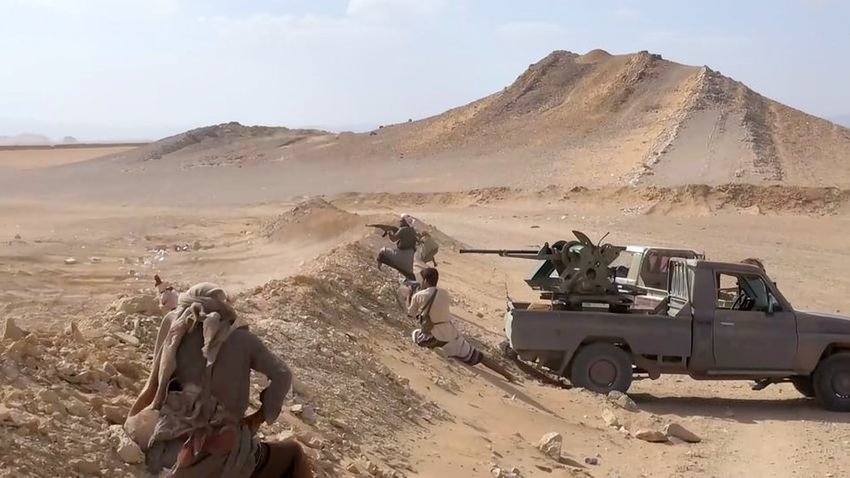 Houthis battle for strategic heights in Yemen as thousands more flee homes