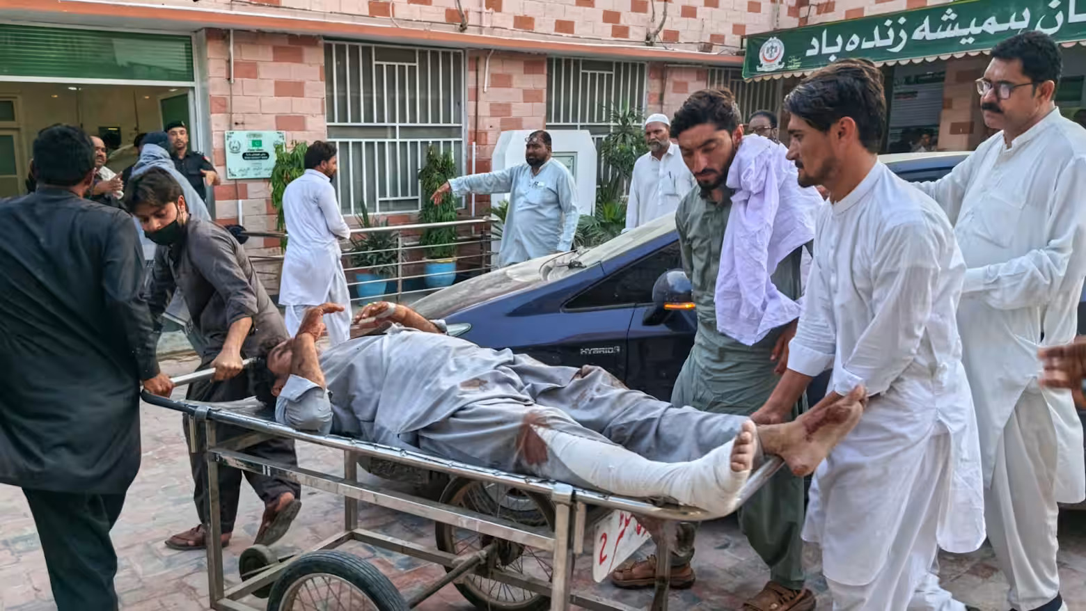 Suicide bombing kills 12 at police checkpoint in Pakistan