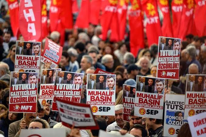 Thousands protest media crackdown in Turkey
