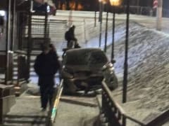 Иномарка вылетела на тротуар в подмосковном Чехове