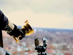 Священник на вертолёте окропил святой водой один из городов Подмосковья
