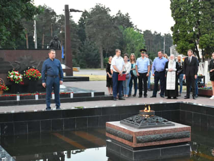 Жуковские партийцы приняли участие в акции «Зажги свечу памяти».