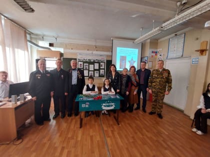 В коломенском лицее № 4 открыли Парту Героя и создали отделение «Движения Первых»