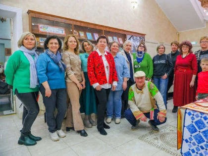 В выходные в Библиотеке им. Розанова прошла выставка-ярмарка изделий ручной работы от мастеров из Сергиево-Посадского городского округа.