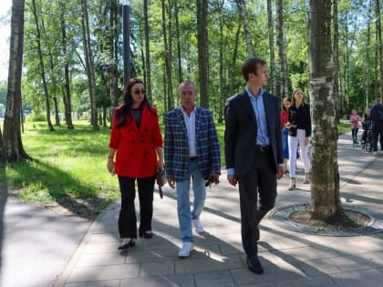 Игорь Демешко осмотрел состояние парка "Река времени" и обсудил с жителями их предложения по развитию досугового объекта