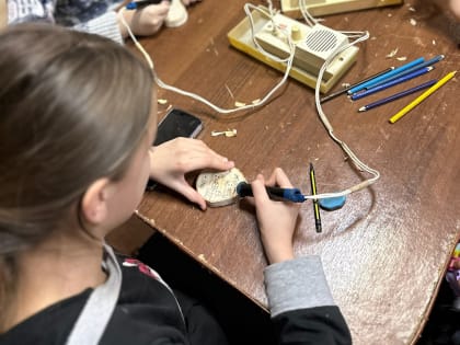 Юные тучковцы сделали игрушки на ёлку