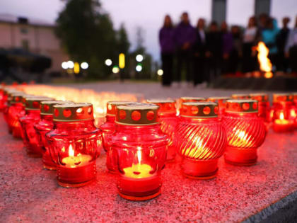 Рошальцы зажгли свечи в память о героях войны