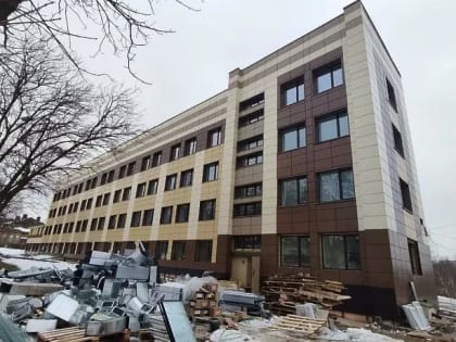 Ремонт терапевтического корпуса больницы в Кашире завершен на 50%