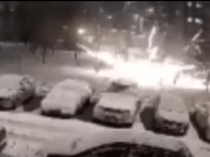 Взбесившийся салют начал расстреливать людей и машины в Подольске