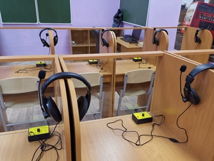 Новый лингафонный кабинет установили в Голицынской школе по инициативе Олега Рожнова