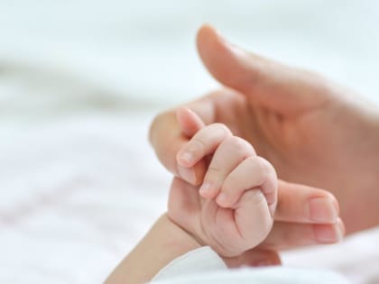 Подмосковные хирурги удалили на руке новорожденного шестой палец