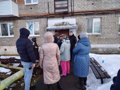 Традиционно по понедельникам проходят встречи с жителями во дворах многоквартирных домов.