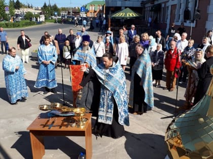 Водружение главки с крестом на Богородицкую часовню