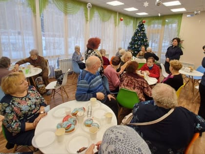 Королёвские единороссы встретились с членами клуба «Активное долголетие»