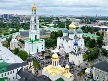В день 600-летия обретения мощей преподобного Сергия Радонежского митрополит Павел и Архиереи Московской митрополии сослужили Предстоятелю Русской Церкви за Литургией в Троице-Серг