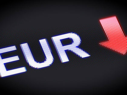 «Санкции отрикошетили». Экономист объяснил падения курса евро