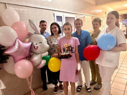 В детской больнице МОЦОМД Люберец поздравили пациентку с первым январским днем рождения