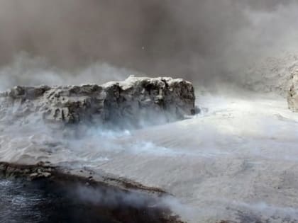 На Курильских островах началось извержение вулкана