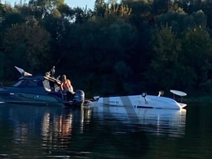 Частный самолёт аварийно приземлился в реку Ока