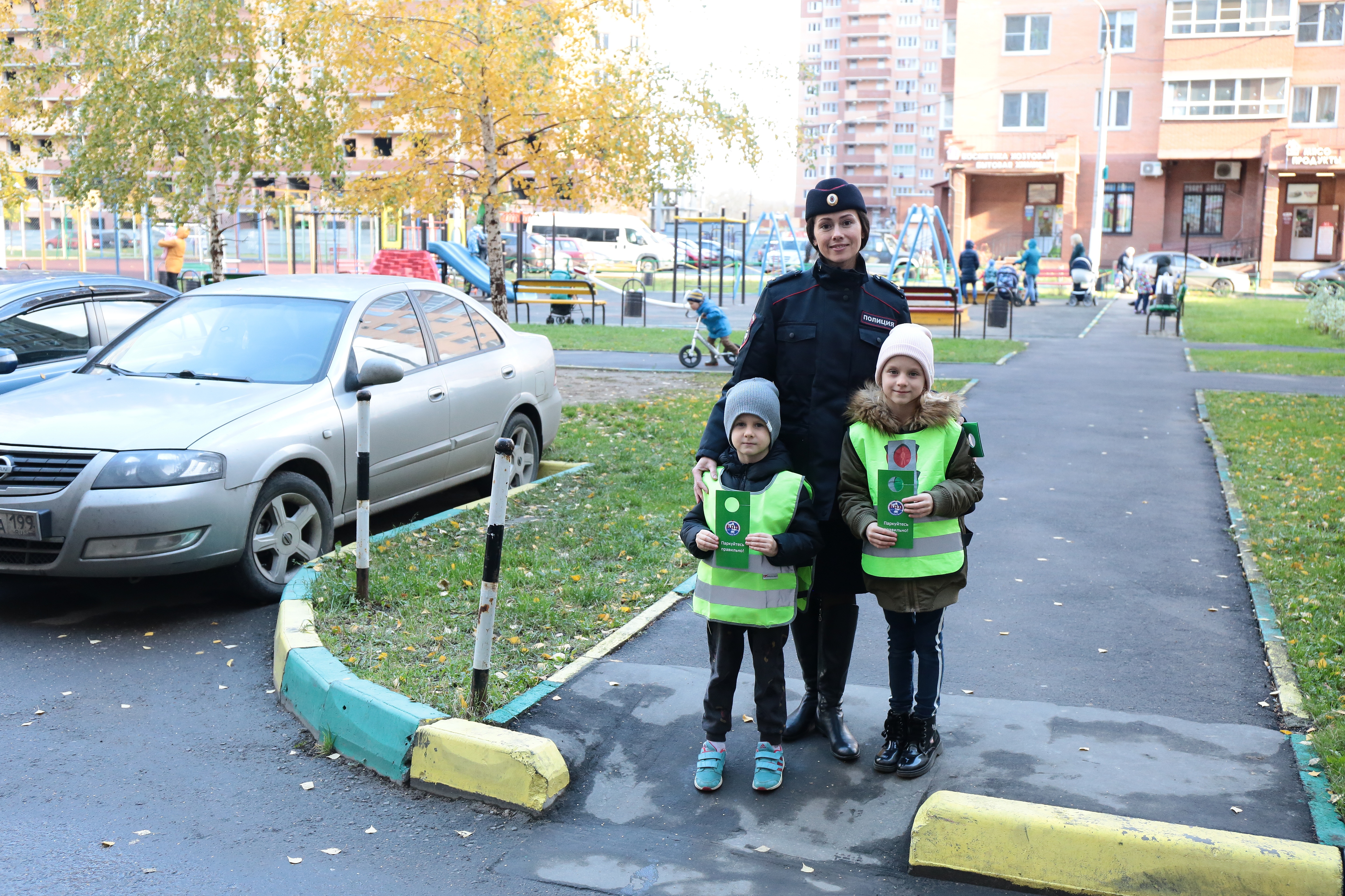 Правила пдд во дворе. Безопасный двор. Акция безопасный двор. Дорожная безопасность детей во дворах. Мероприятие безопасный двор в детском саду.