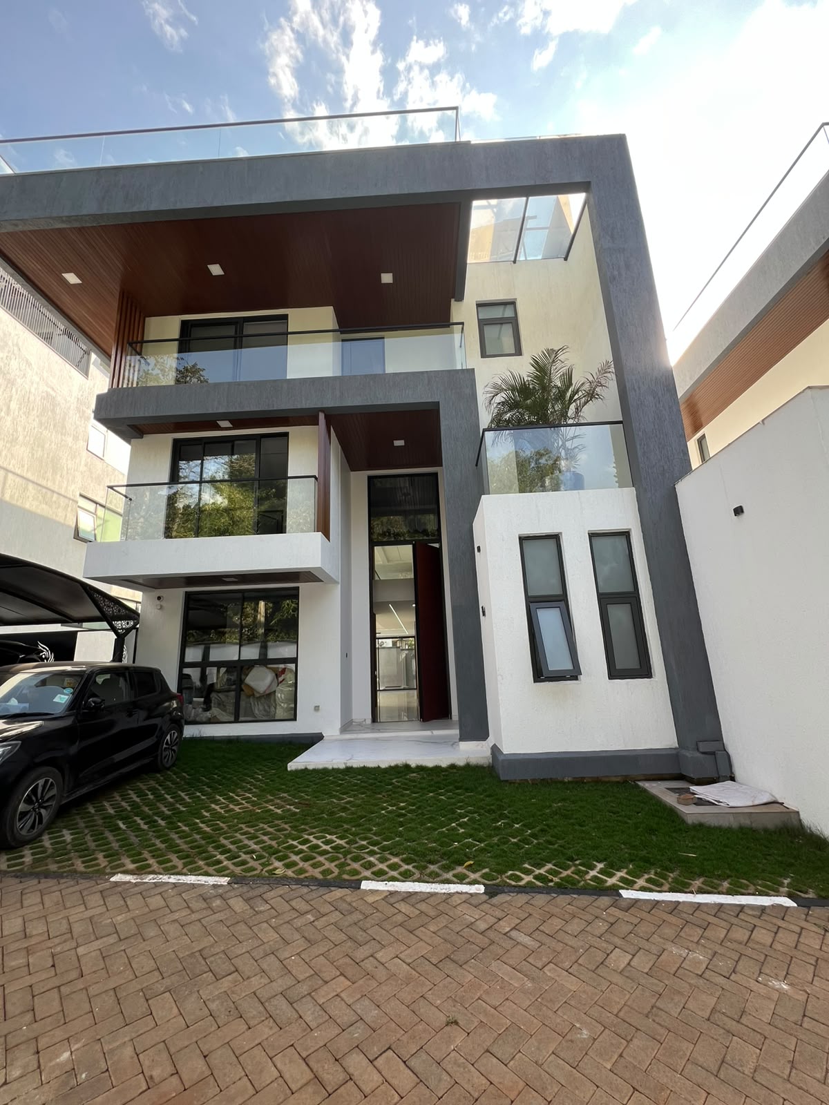 7 bedroom villa plus dsq for sale