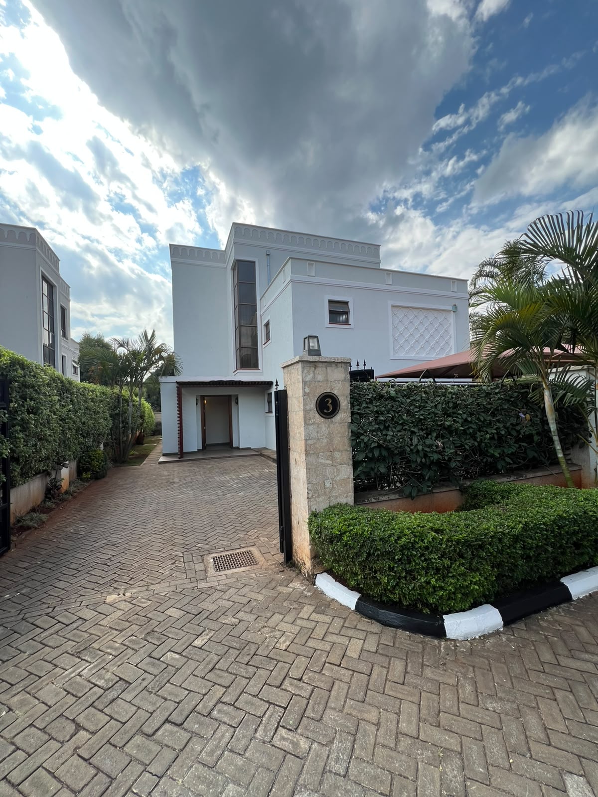 5Bedroom triplex villa for rent