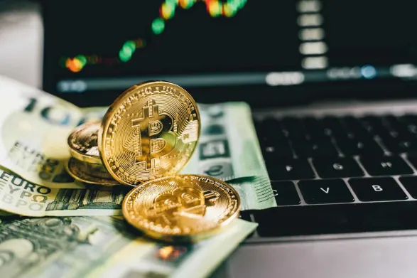 Bitcoin Exchange Supply Drops 7.53% to 7-Year Low, Signaling Institutional Demand