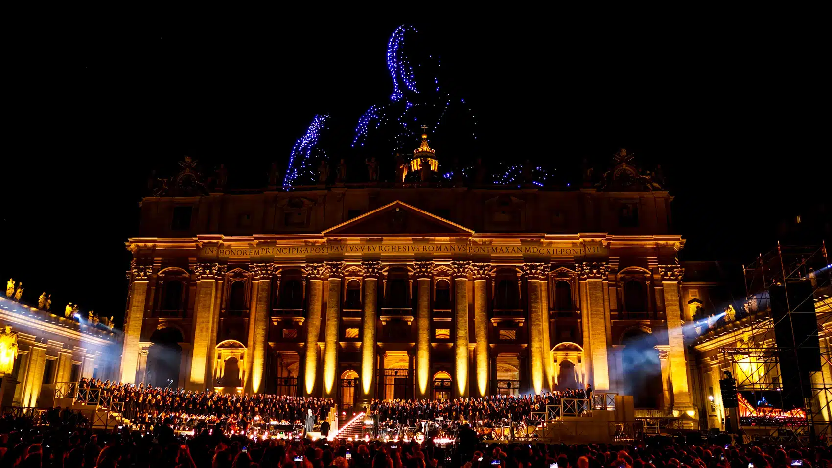 3.000 drones iluminan el Vaticano para reinventar el arte de Miguel Ángel bajo la batuta de Kimbal Musk