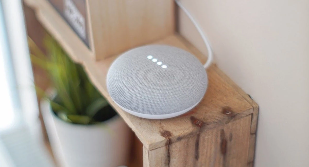 Google reemplaza Google Assistant por Gemini en todas sus altavoces conectados a partir de octubre