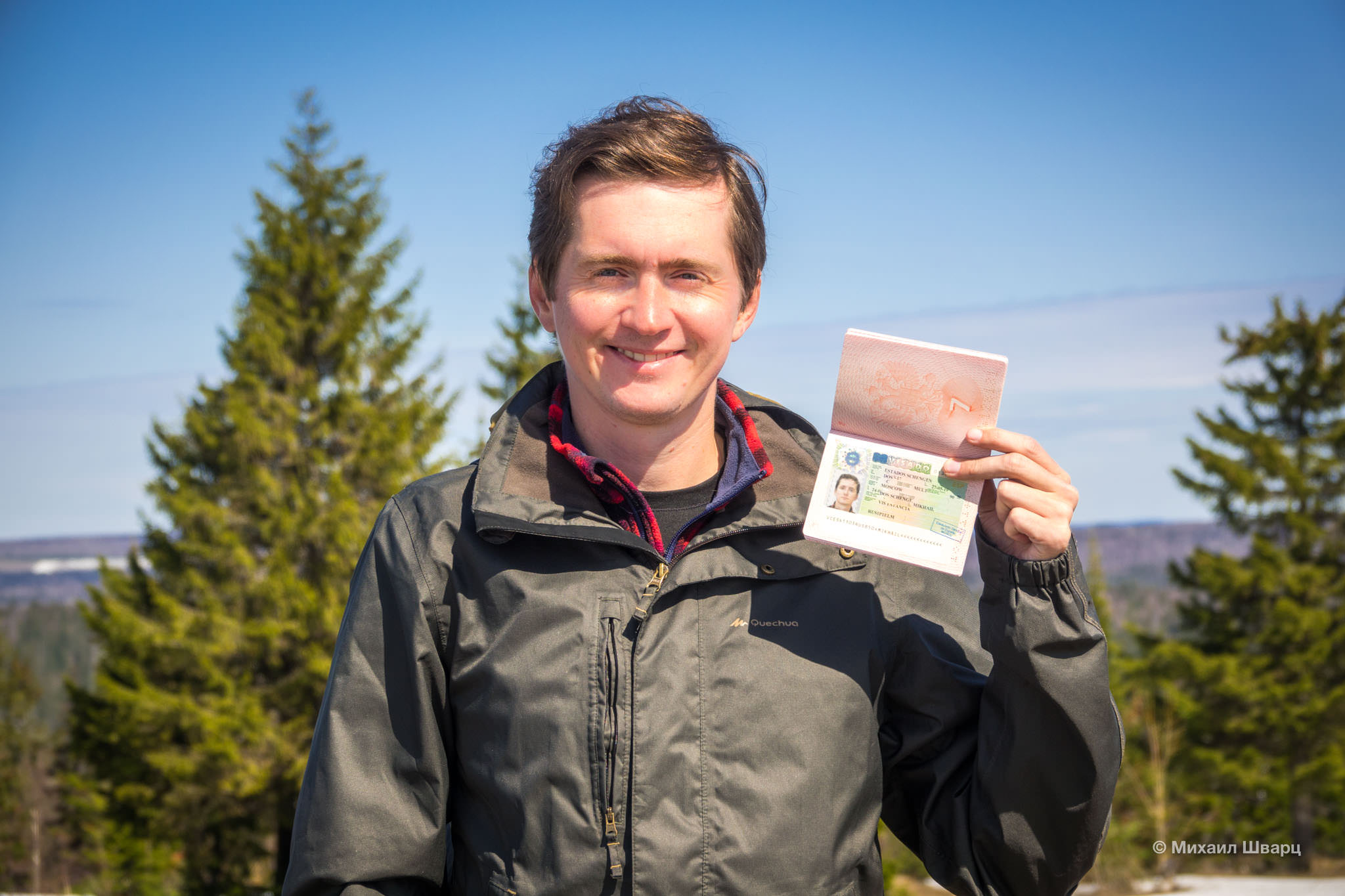 Passport ready. Шварц блоггер. Человек с визой.