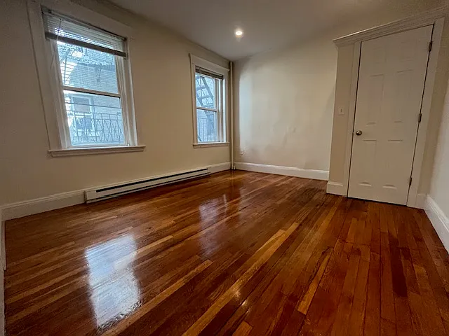 Fenway sublet, amazing location, near to northeastern campus surrounded by amazing park (back back fens) (Utility included!)