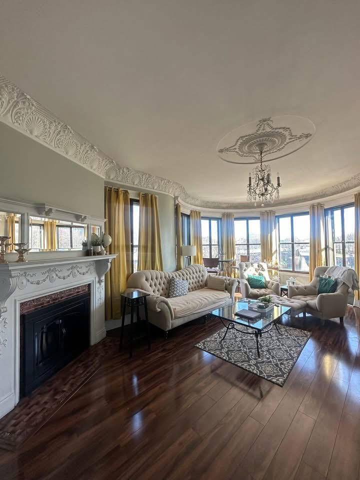 Sunny Back Bay/Kenmore Bedroom Available