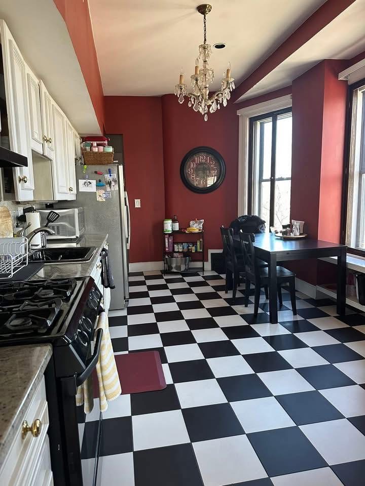 Sunny Back Bay/Kenmore Bedroom Available