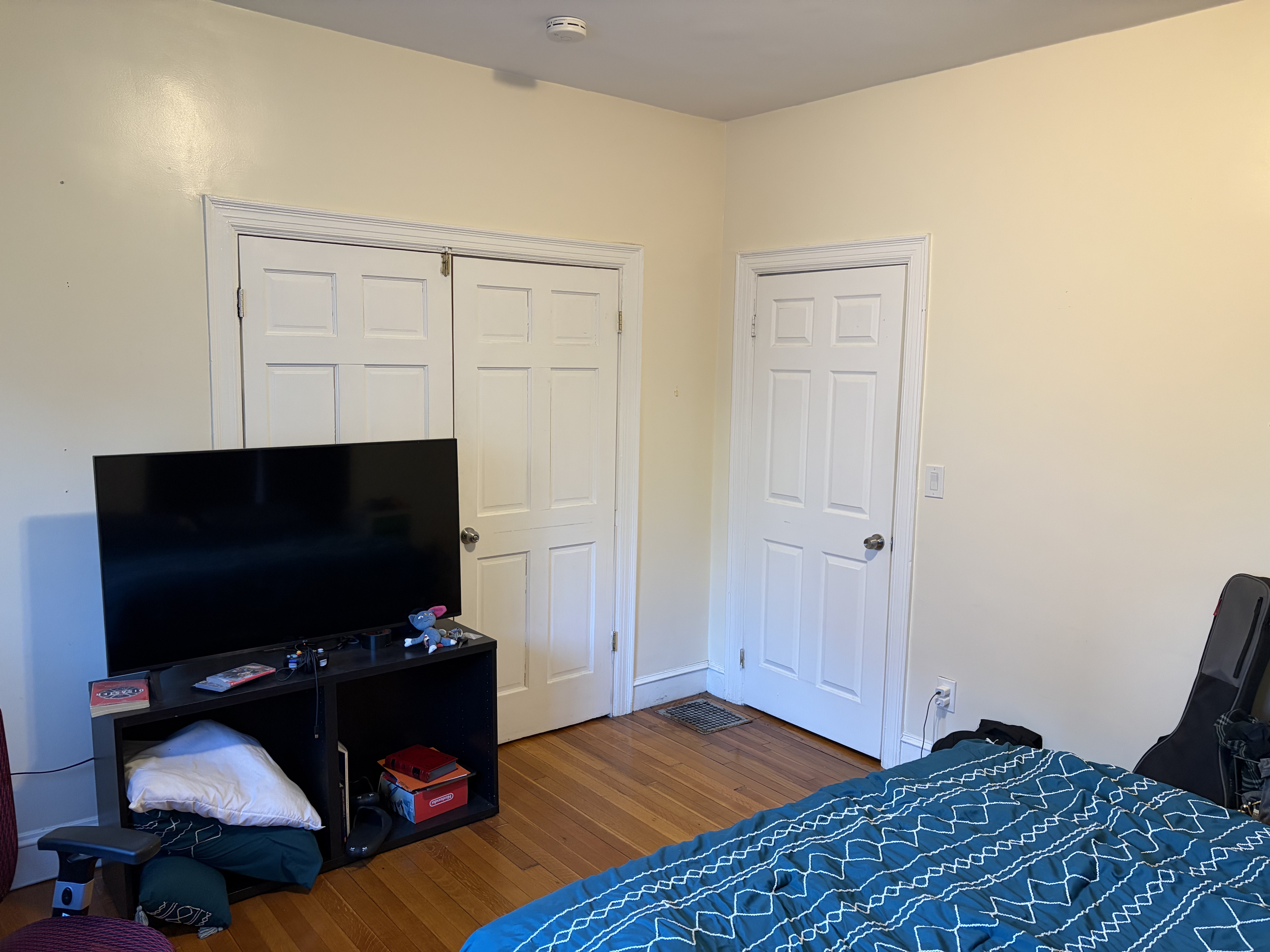 Spacious Private Room for Rent near Oak Square