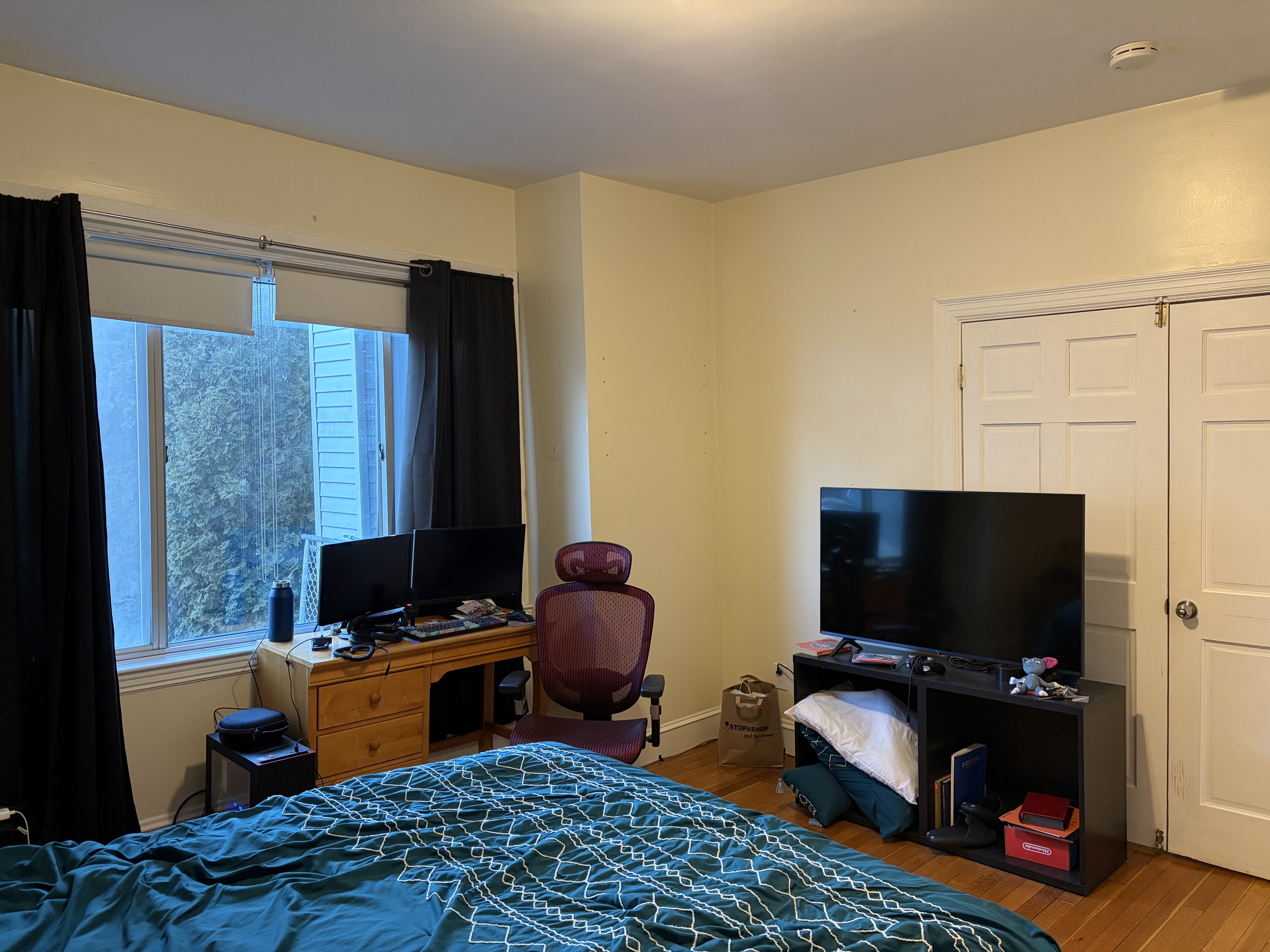 Spacious Private Room for Rent near Oak Square
