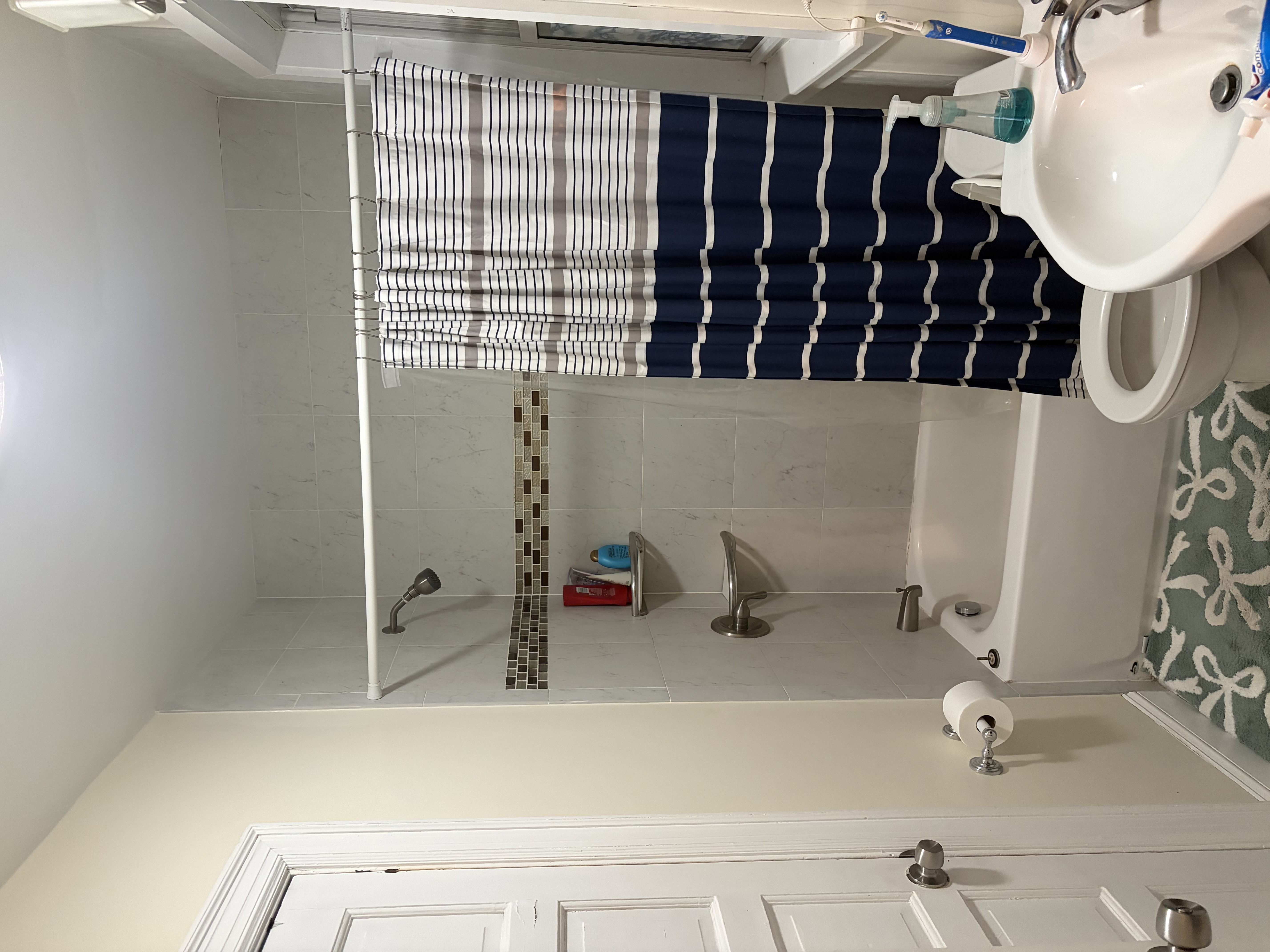 Spacious Private Room for Rent near Oak Square